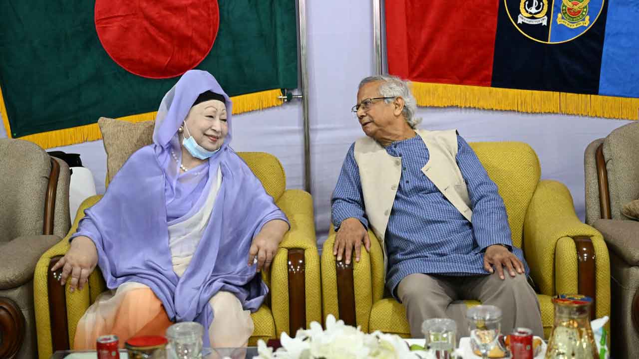 SajibKH/সেনানিবাসে খালেদা জিয়া-প্রধান উপদেষ্টার একান্ত আলাপ.jpg